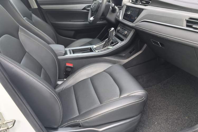 Used Geely Auto Emgrand 2021 UP 1.5L CVT Luxury Model Interior 9
