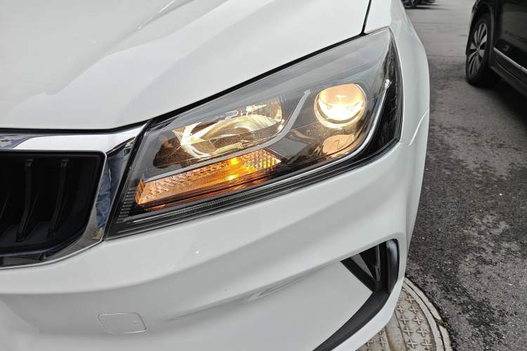 Used Geely Auto Emgrand 2021 UP 1.5L CVT Luxury Model Left Front Headlight
