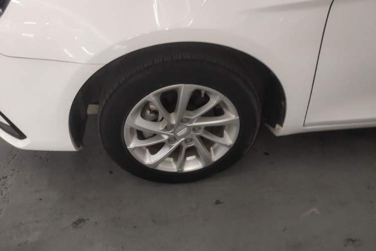 Used Geely Auto Emgrand 2021 UP 1.5L Manual Luxury Model Left Front Wheel Hub