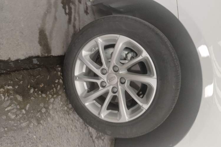 Used Geely Auto Emgrand 2021 UP 1.5L Manual Luxury Model Left Front Wheel Hub