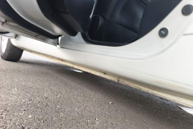 Used Geely Auto Emgrand 2021 UP 1.5L Manual Comfort Model Left Side Sill