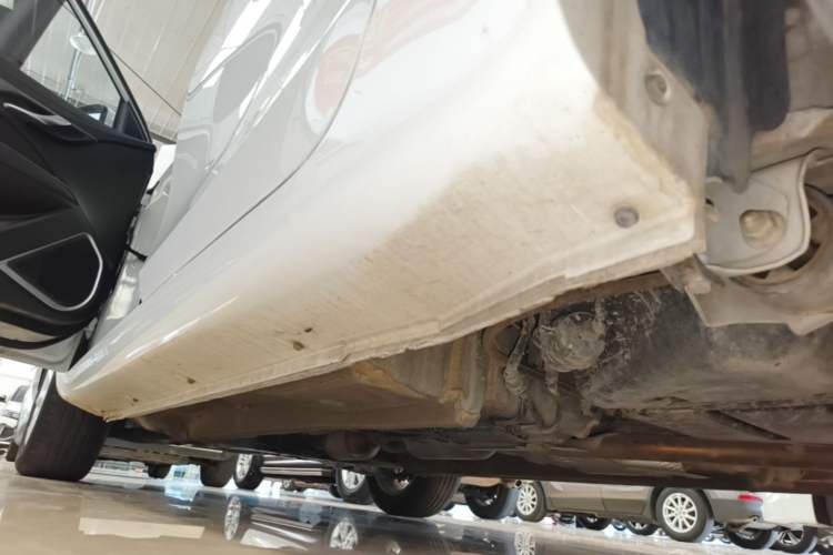 Used Geely Auto Emgrand 2021 UP 1.5L Manual Luxury Model Left Side Sill