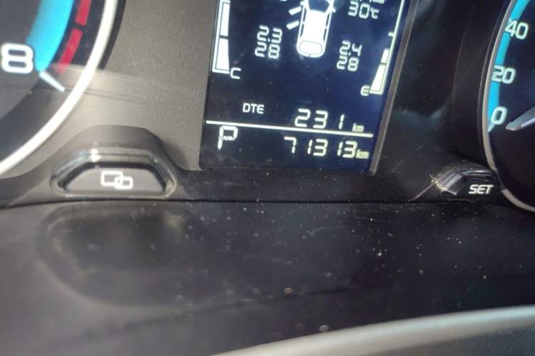 Used Geely Auto Emgrand 2021 UP 1.5L CVT Luxury Model Odometer Close Up