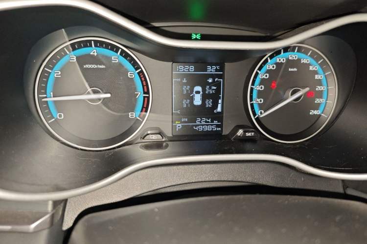 Used Geely Auto Emgrand 2021 UP 1.5L CVT Luxury Model Odometer Close Up