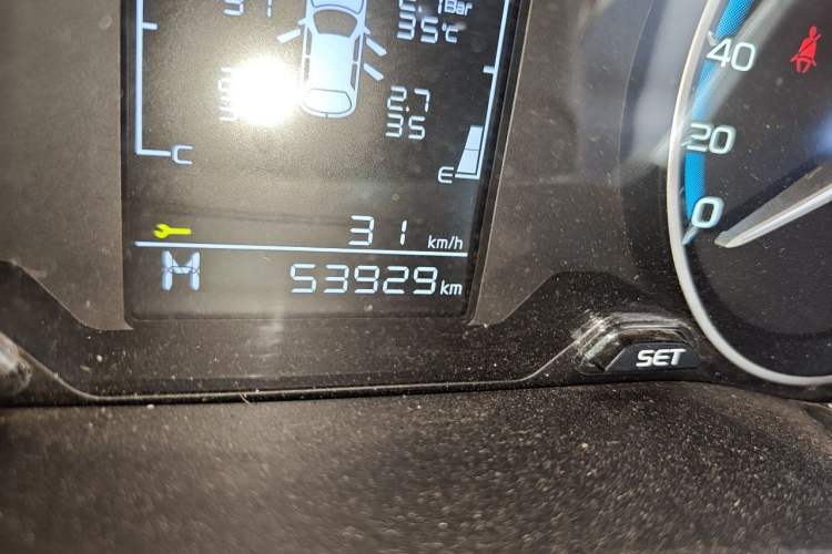 Used Geely Auto Emgrand 2021 UP 1.5L Manual Comfort Model Odometer Close Up