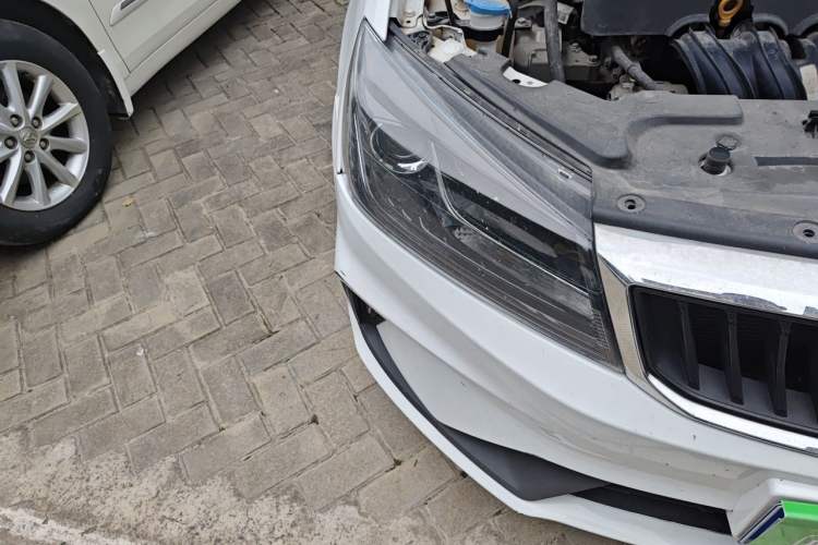 Used Geely Auto Emgrand 2021 UP 1.5L CVT Luxury Model Right Front Headlight