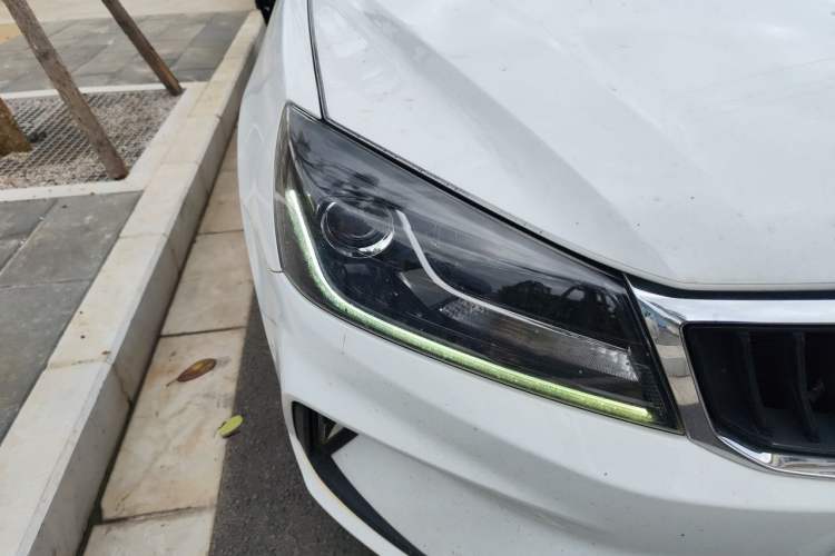 Used Geely Auto Emgrand 2021 UP 1.5L CVT Advanced Edition Right Front Headlight