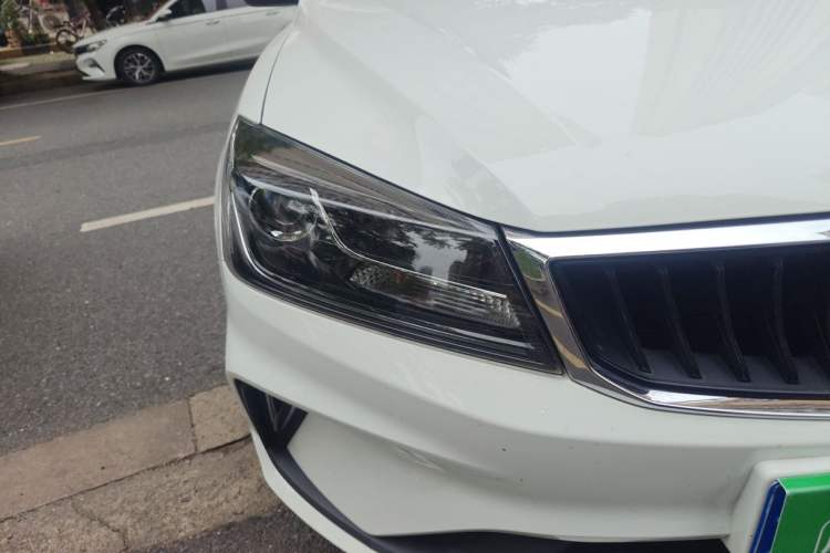 Used Geely Auto Emgrand 2021 UP 1.5L CVT Luxury Model Right Front Headlight