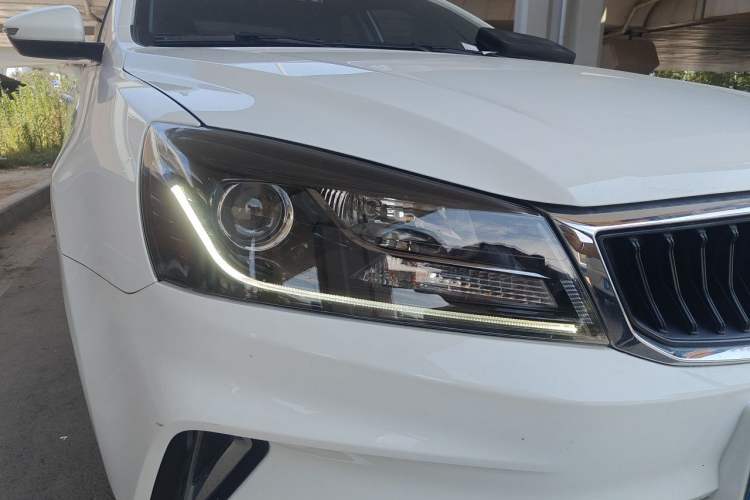 Used Geely Auto Emgrand 2021 UP 1.5L CVT Luxury Model Right Front Headlight