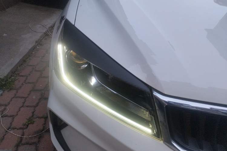 Used Geely Auto Emgrand 2021 UP 1.5L CVT Luxury Model Right Front Headlight