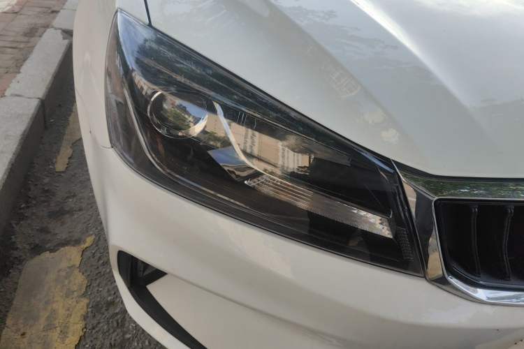 Used Geely Auto Emgrand 2021 UP 1.5L CVT Comfort Model Right Front Headlight