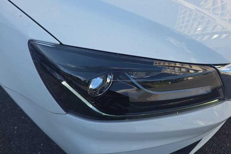 Used Geely Auto Emgrand 2021 UP 1.5L Manual Luxury Model Right Front Headlight
