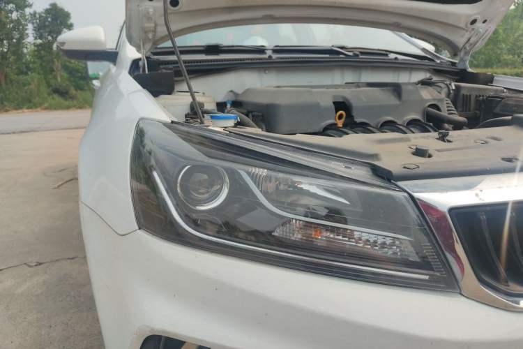 Used Geely Auto Emgrand 2021 UP 1.5L Manual Luxury Model Right Front Headlight