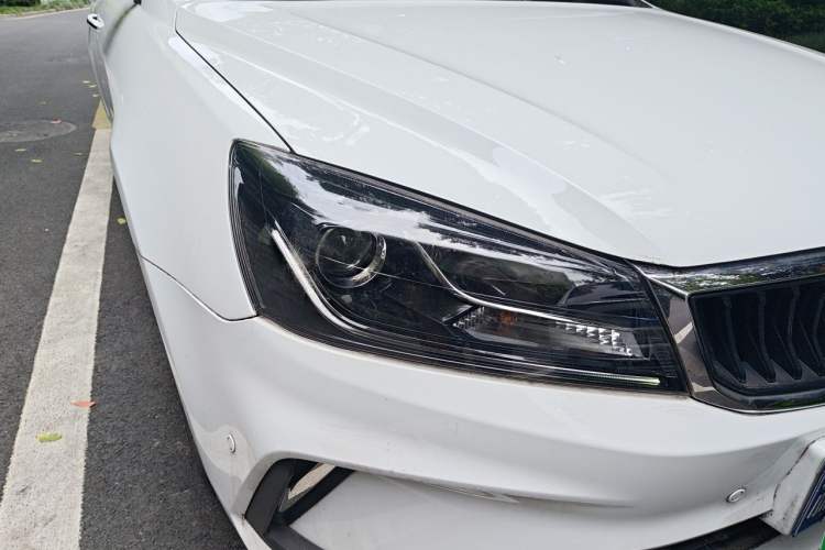 Used Geely Auto Emgrand 2021 UP 1.5L CVT Luxury Model Right Front Headlight