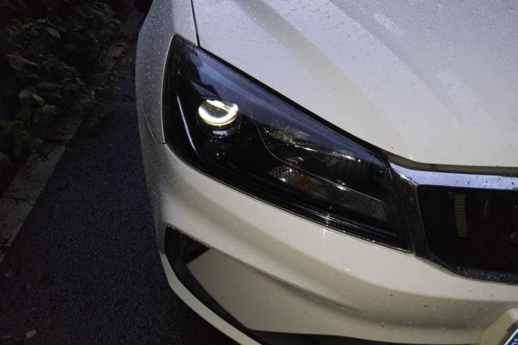 Used Geely Auto Emgrand 2021 UP 1.5L Manual Luxury Model Right Front Headlight