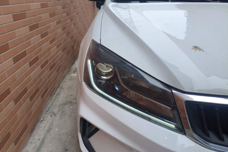 Used Geely Auto Emgrand 2021 UP 1.5L CVT Luxury Model Right Front Headlight