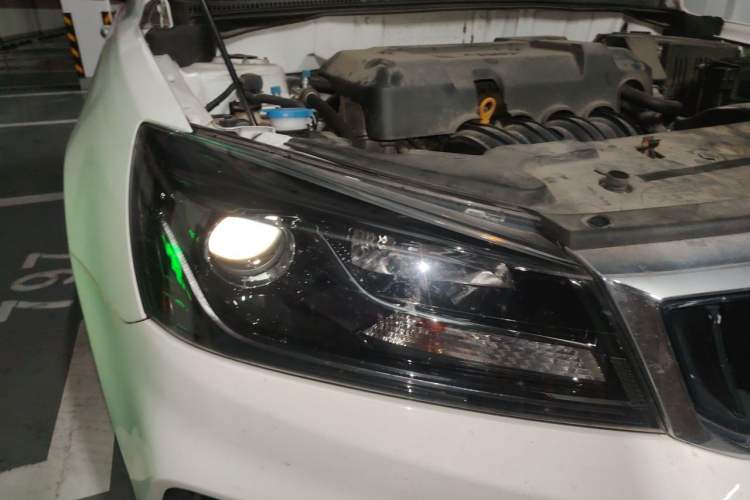 Used Geely Auto Emgrand 2021 UP 1.5L CVT Luxury Model Right Front Headlight