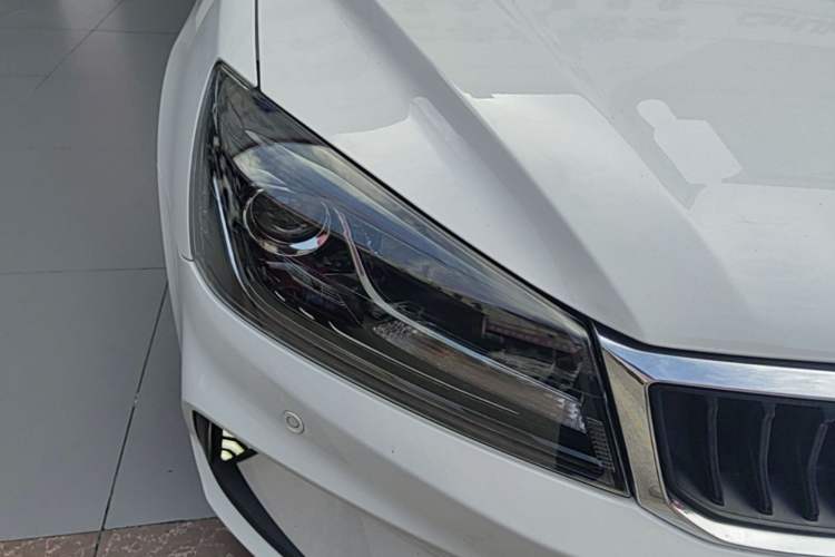 Used Geely Auto Emgrand 2021 UP 1.5L CVT Comfort Model Right Front Headlight