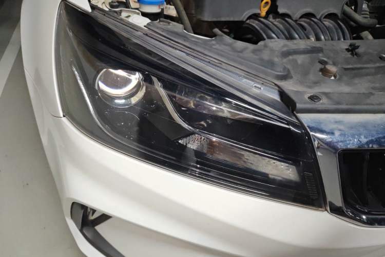 Used Geely Auto Emgrand 2021 UP 1.5L CVT Luxury Model Right Front Headlight