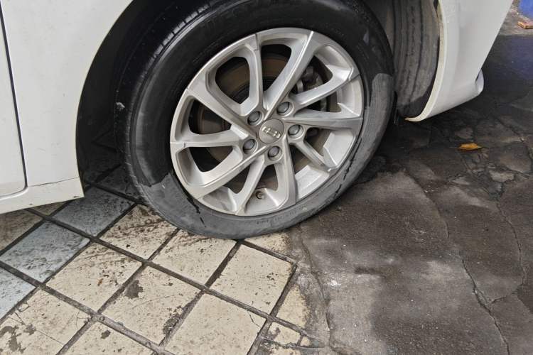 Used Geely Auto Emgrand 2021 UP 1.5L Manual Luxury Model Right Front Wheel Hub