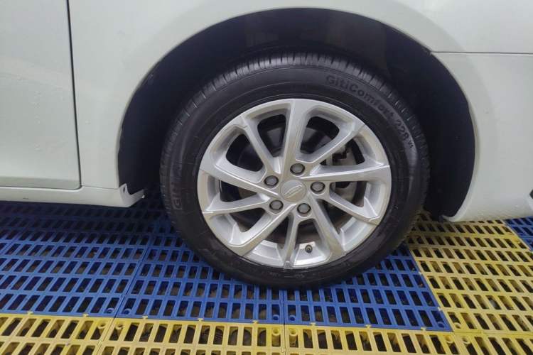Used Geely Auto Emgrand 2021 UP 1.5L CVT Luxury Model Right Front Wheel Hub