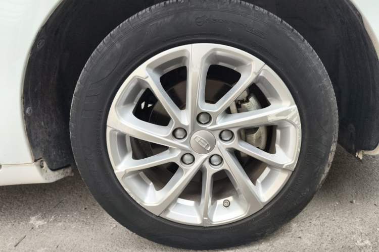 Used Geely Auto Emgrand 2021 UP 1.5L CVT Luxury Model Right Front Wheel Hub