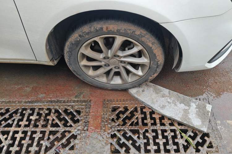 Used Geely Auto Emgrand 2021 UP 1.5L CVT Advanced Edition Right Front Wheel Hub