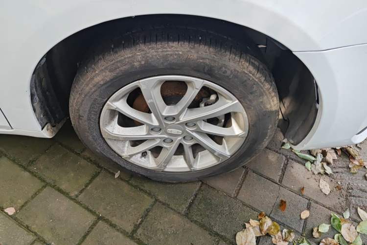 Used Geely Auto Emgrand 2021 UP 1.5L CVT Luxury Model Right Front Wheel Hub