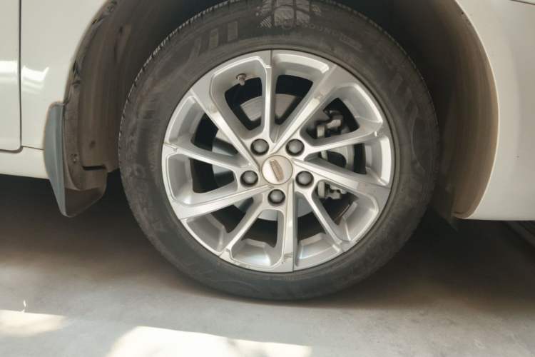 Used Geely Auto Emgrand 2021 UP 1.5L CVT Luxury Model Right Front Wheel Hub