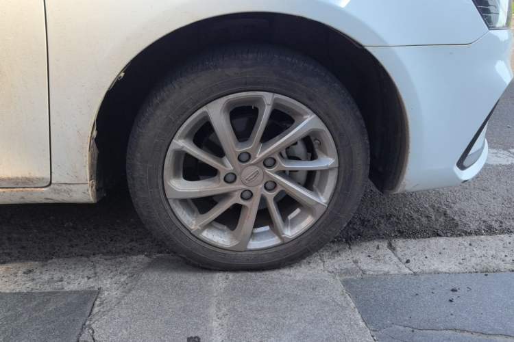 Used Geely Auto Emgrand 2021 UP 1.5L Manual Luxury Model Right Front Wheel Hub