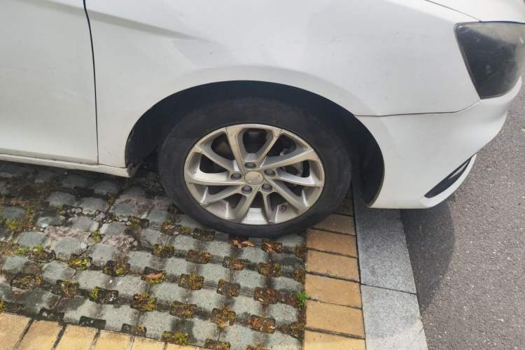 Used Geely Auto Emgrand 2021 UP 1.5L CVT Luxury Model Right Front Wheel Hub