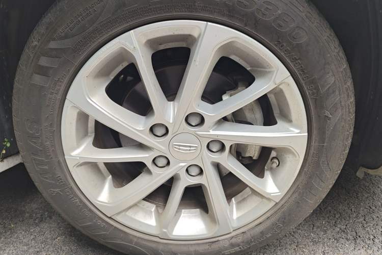 Used Geely Auto Emgrand 2021 UP 1.5L CVT Luxury Model Right Front Wheel Hub