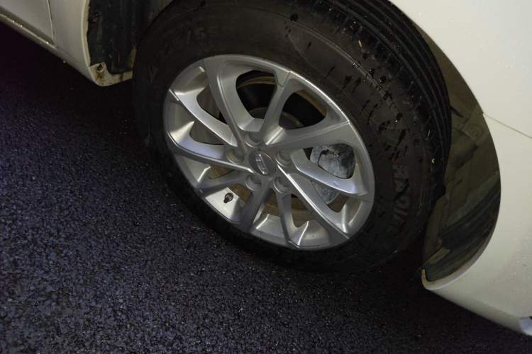 Used Geely Auto Emgrand 2021 UP 1.5L Manual Luxury Model Right Front Wheel Hub