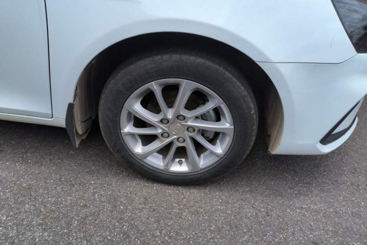 Used Geely Auto Emgrand 2021 UP 1.5L CVT Luxury Model Right Front Wheel Hub