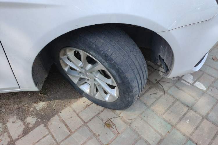 Used Geely Auto Emgrand 2021 UP 1.5L CVT Luxury Model Right Front Wheel Hub