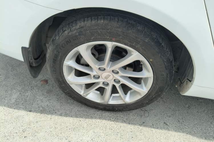 Used Geely Auto Emgrand 2021 UP 1.5L CVT Luxury Model Right Rear Wheel Hub