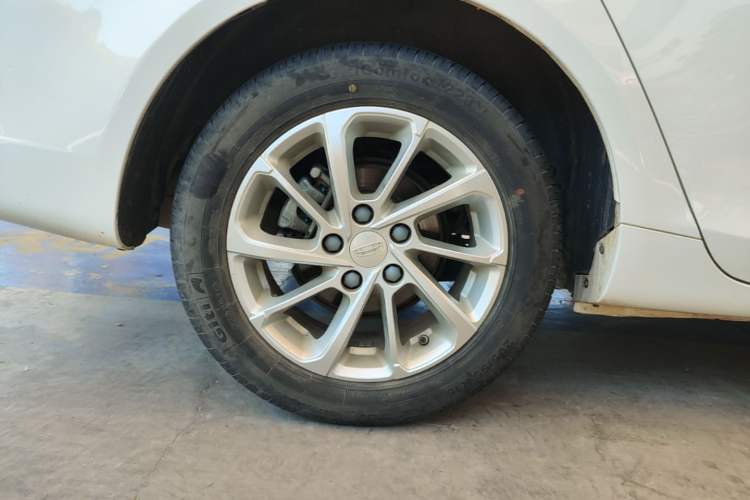 Used Geely Auto Emgrand 2021 UP 1.5L CVT Luxury Model Right Rear Wheel Hub