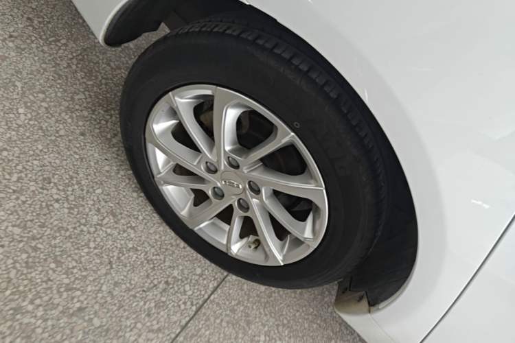 Used Geely Auto Emgrand 2021 UP 1.5L CVT Luxury Model Right Rear Wheel Hub