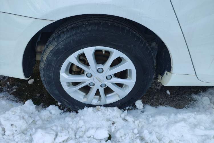 Used Geely Auto Emgrand 2021 UP 1.5L CVT Comfort Model Right Rear Wheel Hub