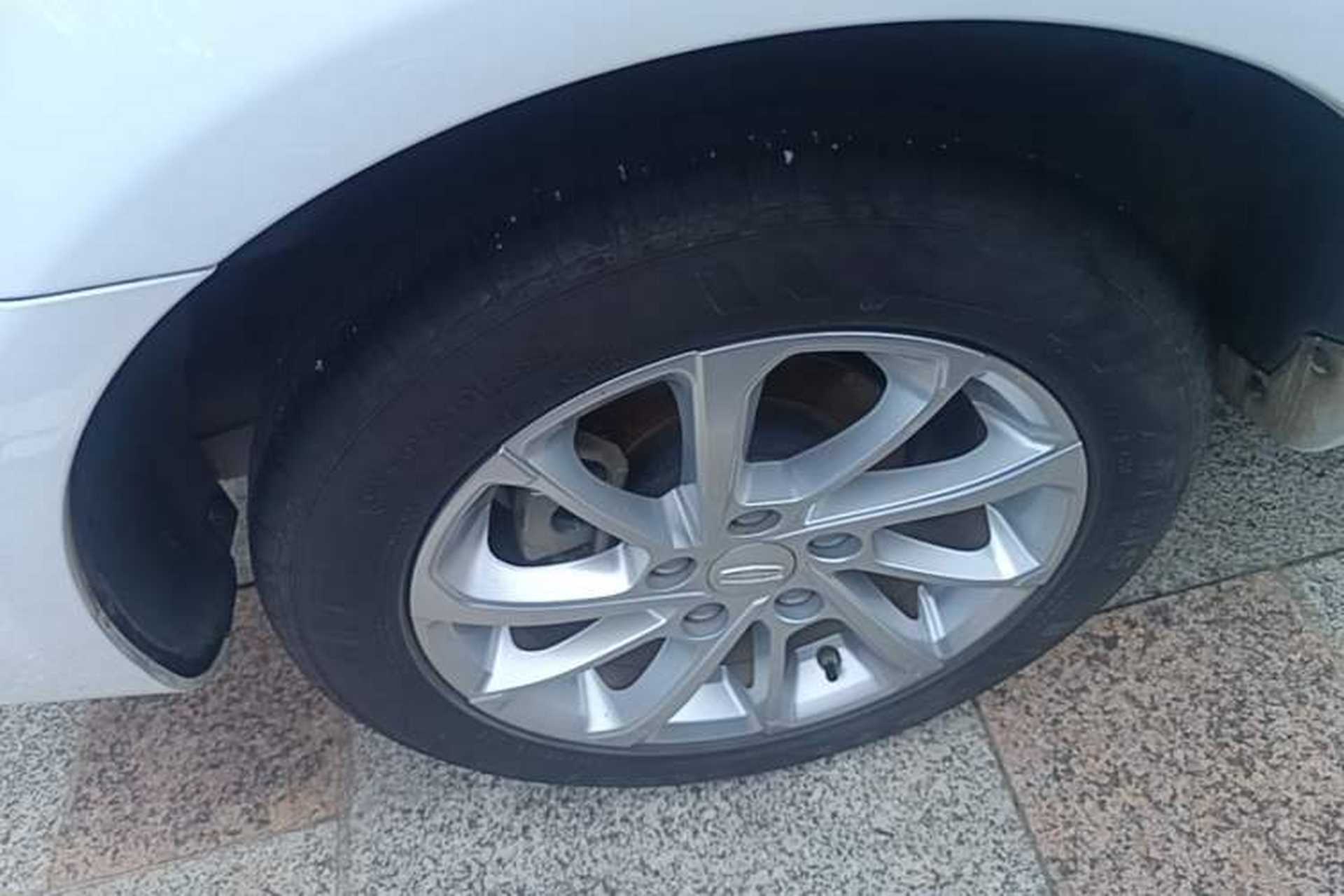 Used Geely Auto Emgrand 2021 UP 1.5L CVT Luxury Model Right Rear Wheel Hub