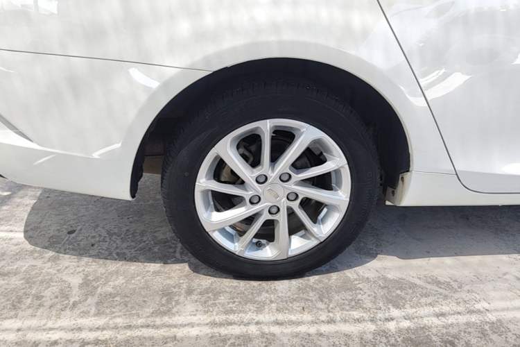 Used Geely Auto Emgrand 2021 UP 1.5L CVT Luxury Model Right Rear Wheel Hub
