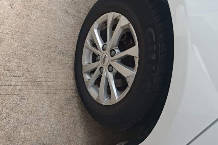 Used Geely Auto Emgrand 2021 UP 1.5L Manual Comfort Model Right Rear Wheel Hub