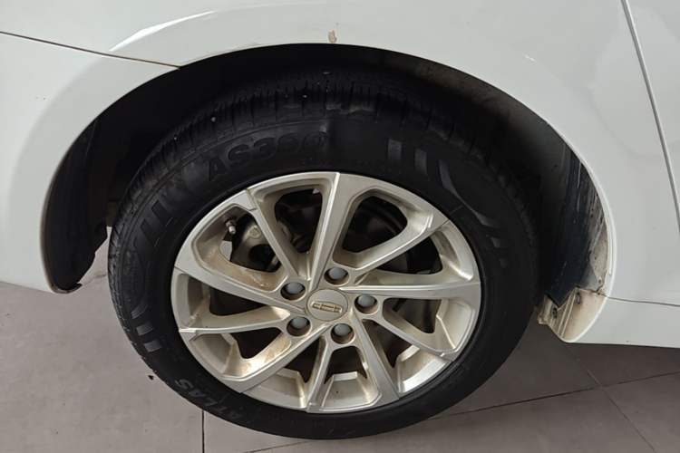 Used Geely Auto Emgrand 2021 UP 1.5L CVT Luxury Model Right Rear Wheel Hub