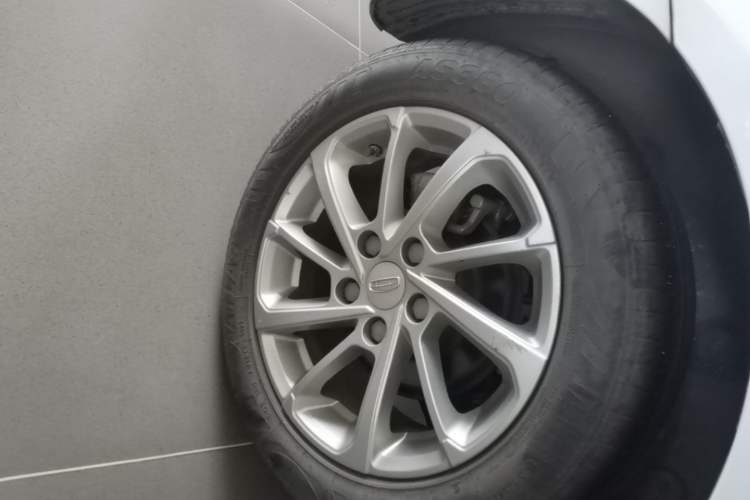 Used Geely Auto Emgrand 2021 UP 1.5L CVT Luxury Model Right Rear Wheel Hub