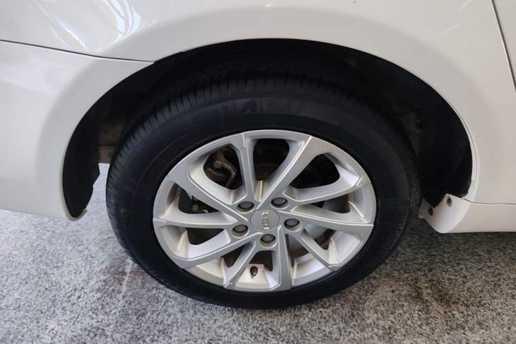 Used Geely Auto Emgrand 2021 UP 1.5L CVT Luxury Model Right Rear Wheel Hub