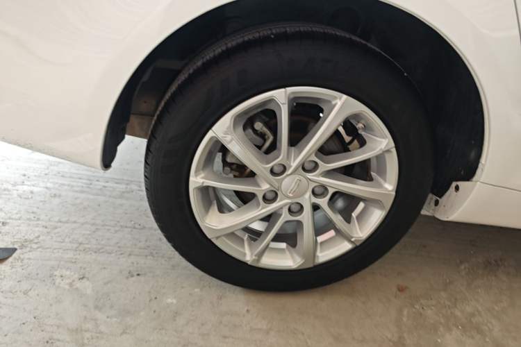 Used Geely Auto Emgrand 2021 UP 1.5L CVT Luxury Model Right Rear Wheel Hub