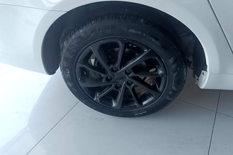 Used Geely Auto Emgrand 2021 UP 1.5L Manual Luxury Model Right Rear Wheel Hub