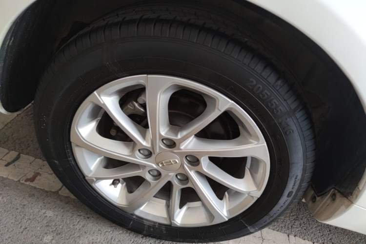 Used Geely Auto Emgrand 2021 UP 1.5L CVT Luxury Model Right Rear Wheel Hub