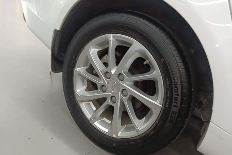 Used Geely Auto Emgrand 2021 UP 1.5L CVT Luxury Model Right Rear Wheel Hub