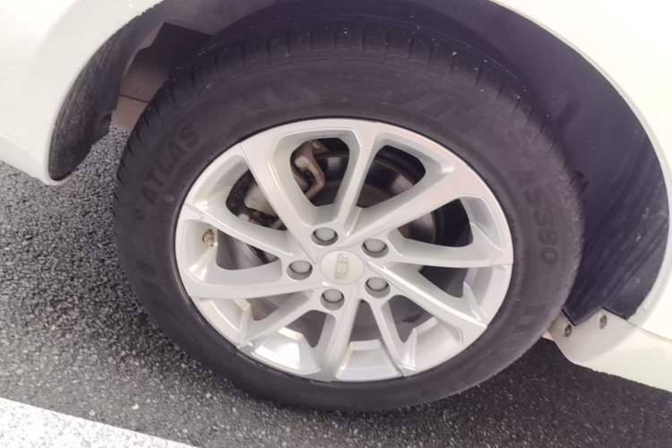 Used Geely Auto Emgrand 2021 UP 1.5L CVT Luxury Model Right Rear Wheel Hub